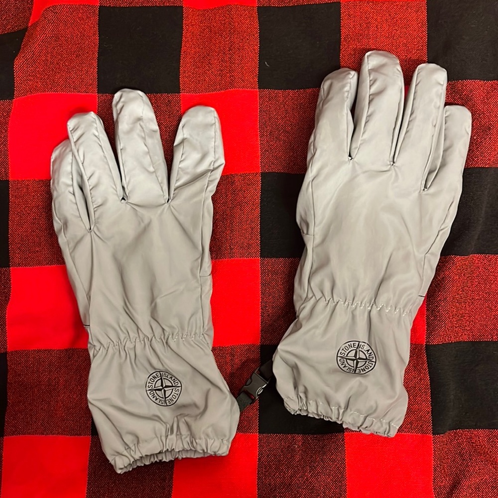Stone Island reflective gloves